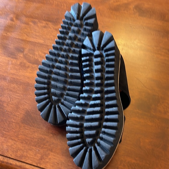 All Black NWOT “flatform” lug wedge sandals. Black Euro size 38 (7 1/2 -… - Picture 6 of 9